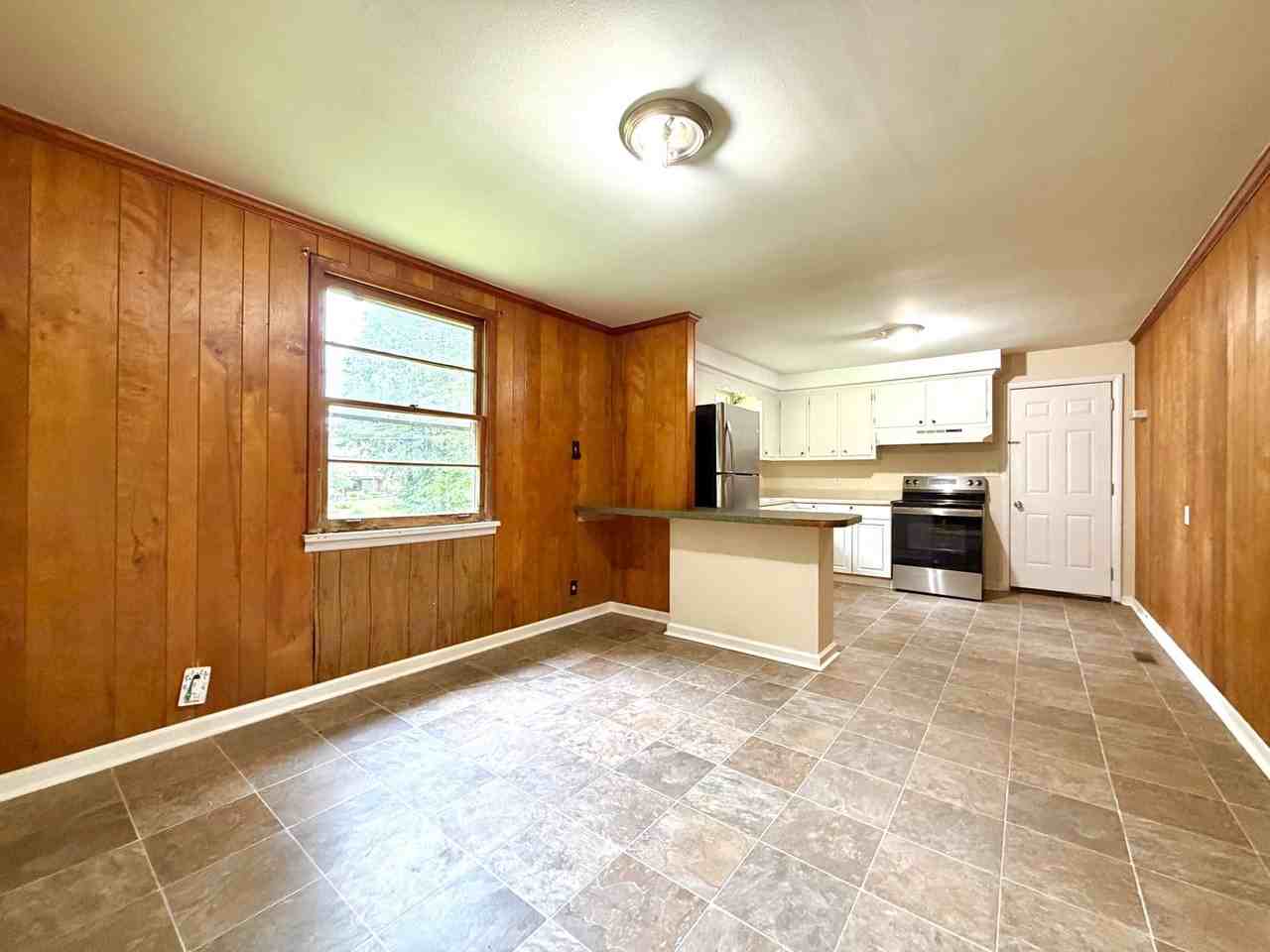221 Mills Dr - Photo 3 of 15