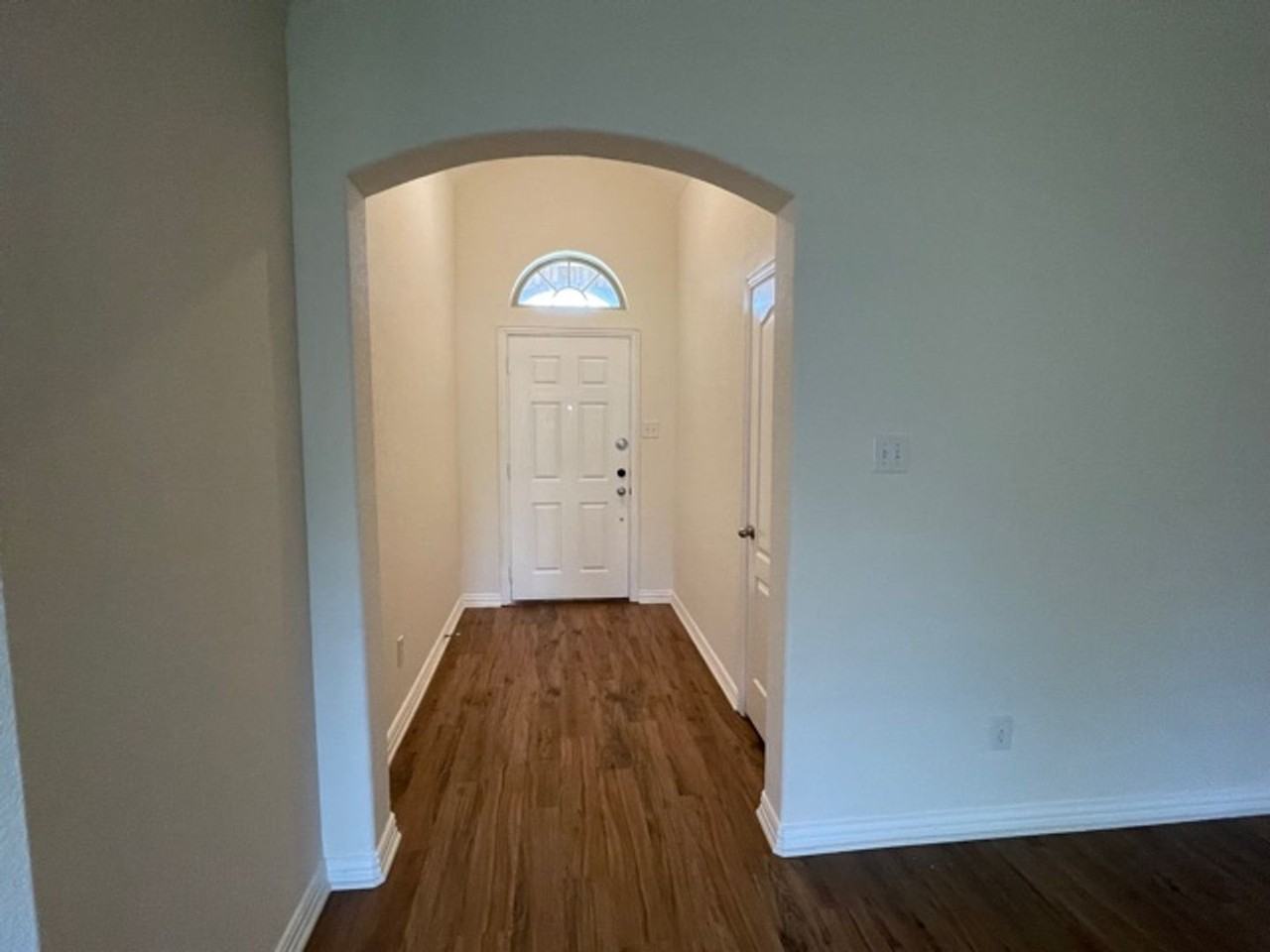 1601 White Willow Ln - Photo 2 of 24