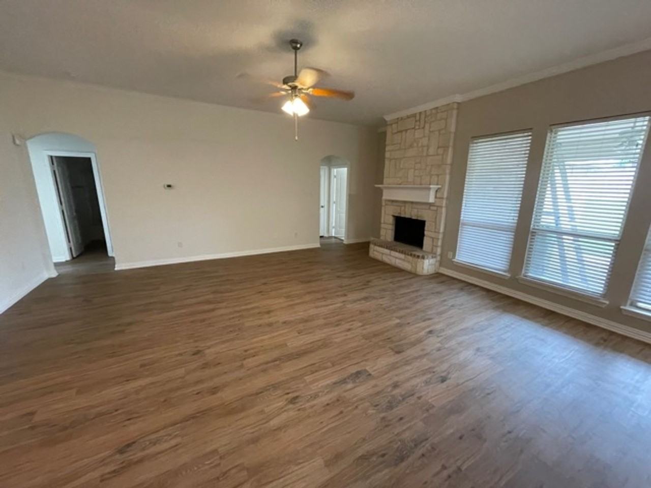 1601 White Willow Ln - Photo 3 of 24