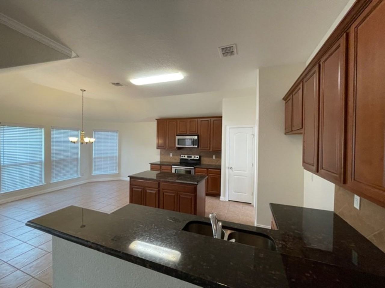 1601 White Willow Ln - Photo 5 of 24