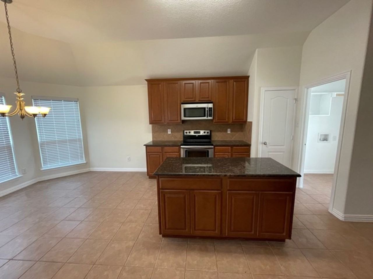 1601 White Willow Ln - Photo 6 of 24