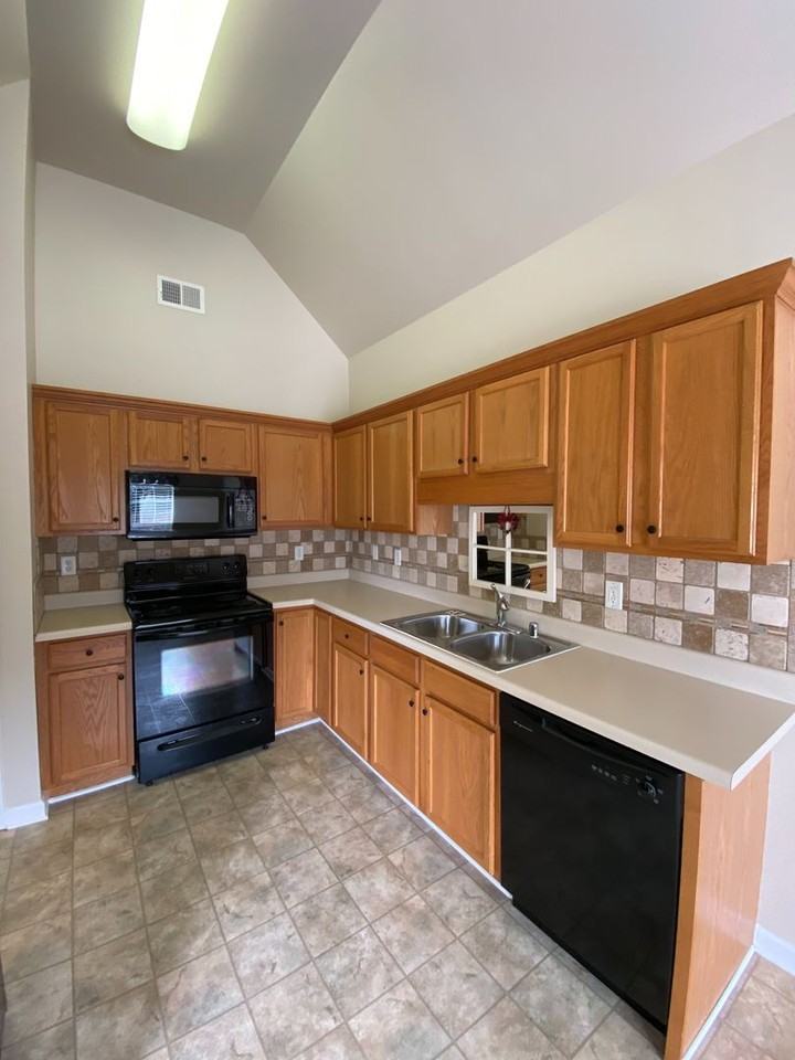 2807 Southwood Ln - Photo 5 of 24