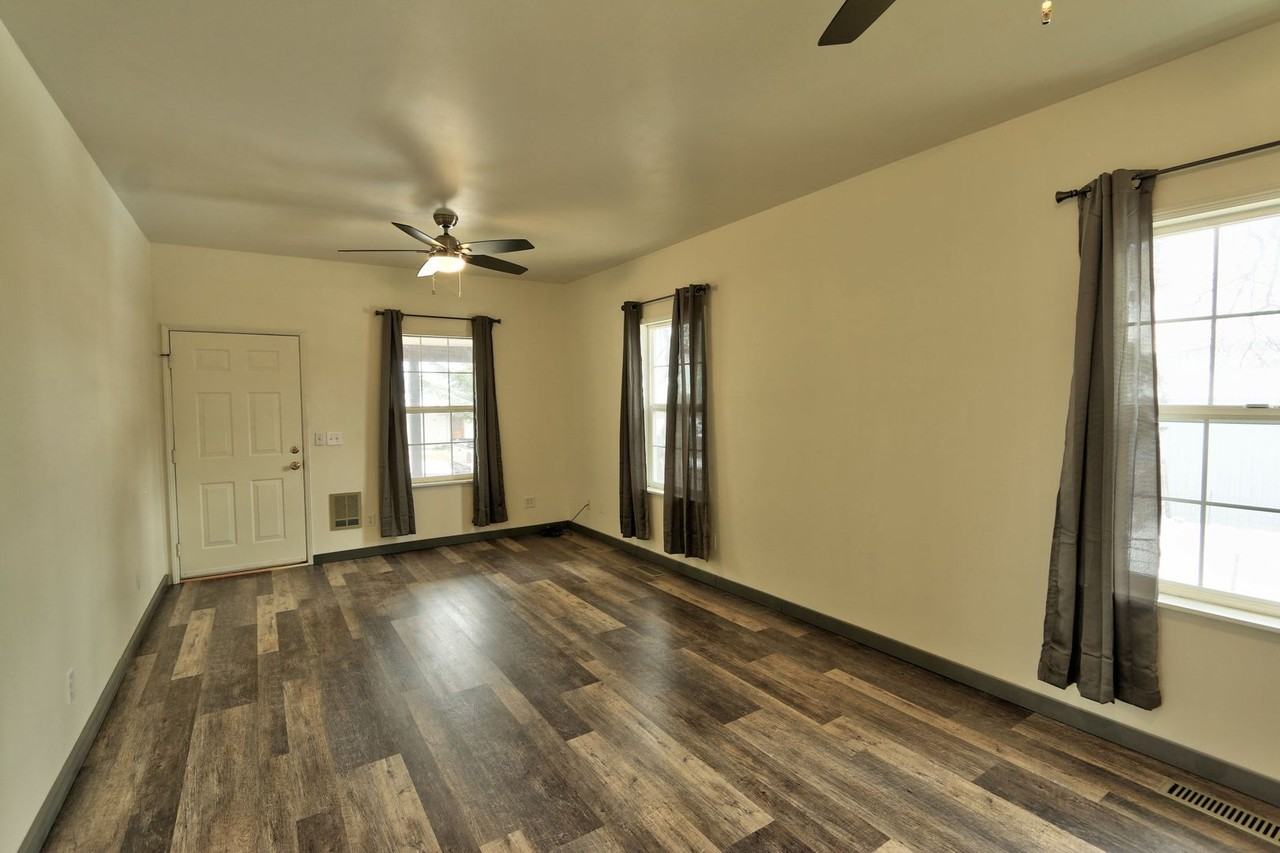 2232 Kiln St - Photo 3 of 20