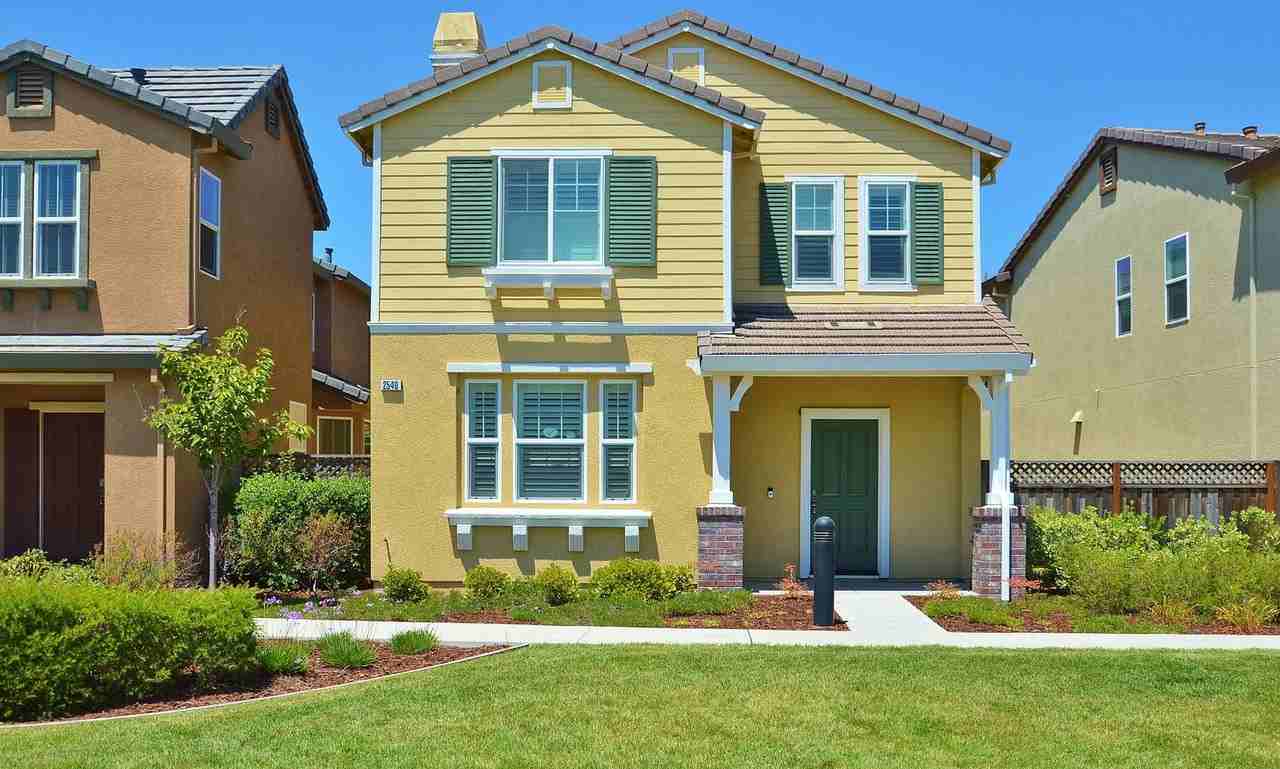 2540 Lakeport Dr - Photo 2 of 8