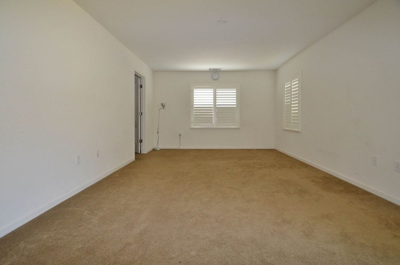 2540 Lakeport Dr - Photo 5 of 8