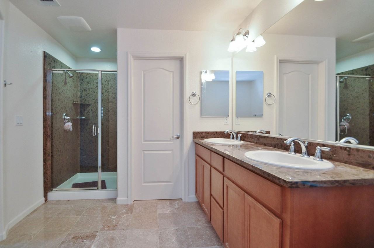 2540 Lakeport Dr - Photo 6 of 8