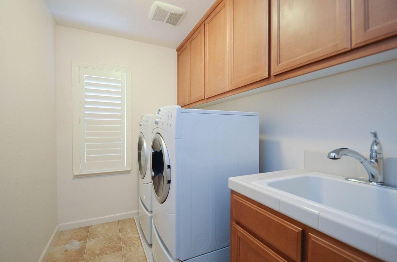 2540 Lakeport Dr - Photo 7 of 8
