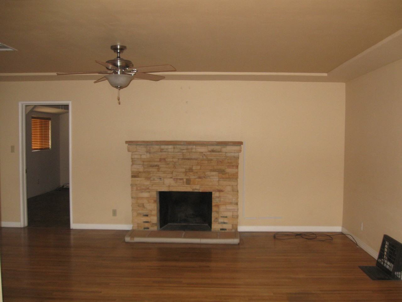 3032 N Inyo St - Photo 2 of 6