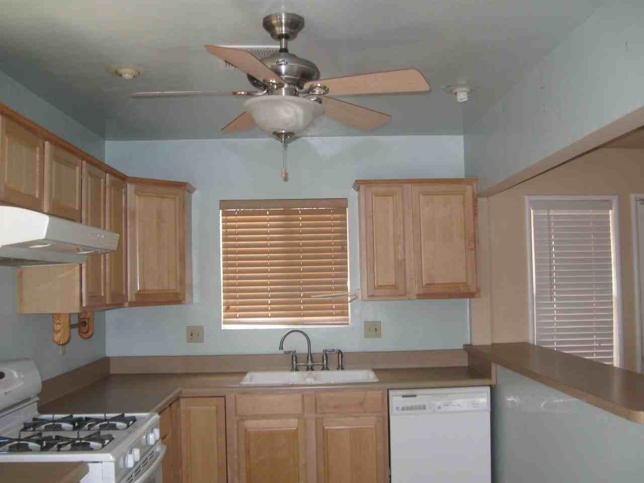 3032 N Inyo St - Photo 3 of 6
