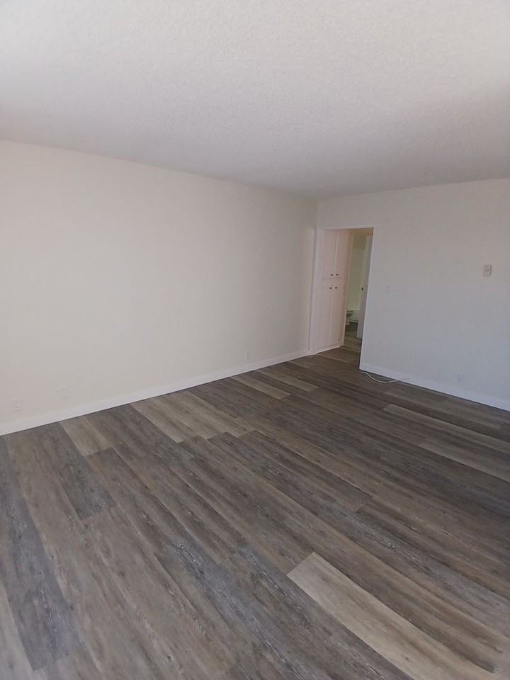 215 Atlantic Ave - Photo 4 of 13