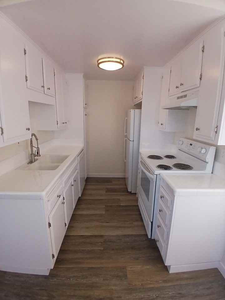 215 Atlantic Ave - Photo 6 of 13