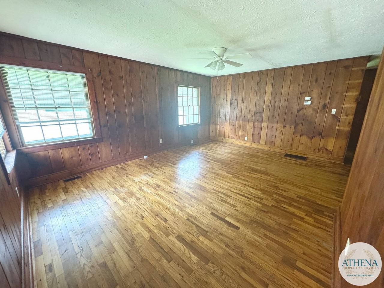 1330 Bertling St - Photo 2 of 7
