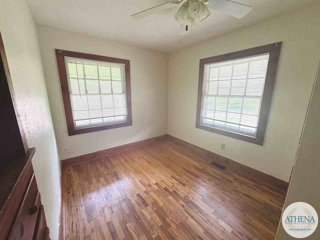 1330 Bertling St - Photo 4 of 7