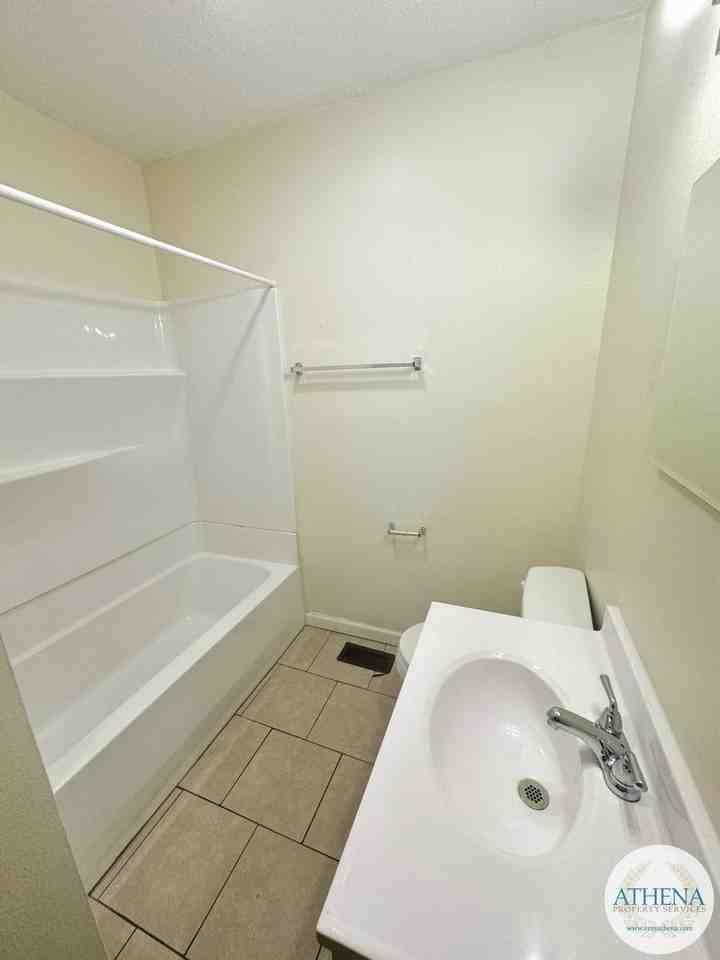 1330 Bertling St - Photo 5 of 7