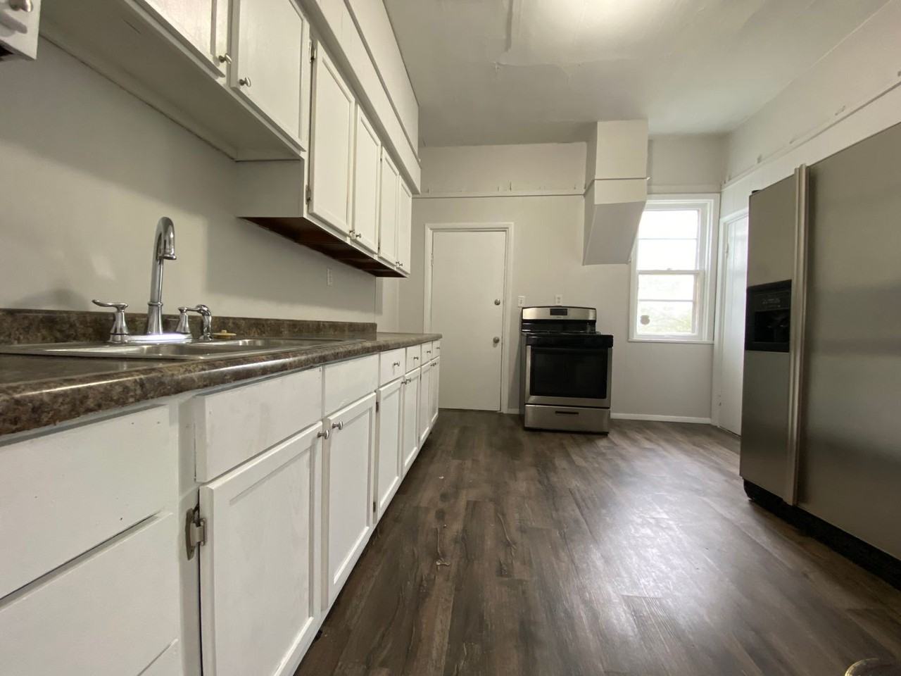 873 Desoto St - Photo 2 of 7