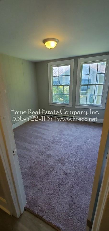 926 N Jackson Ave - Photo 4 of 13