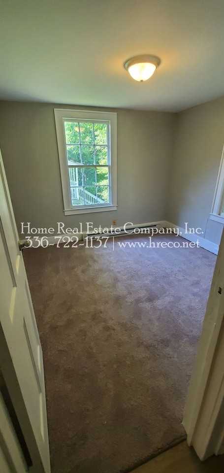 926 N Jackson Ave - Photo 5 of 13