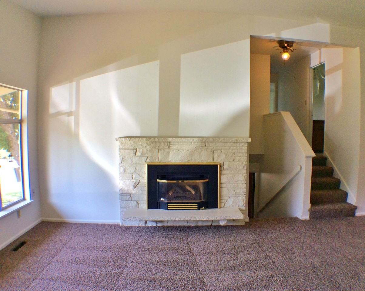 15220 Ne 3rd Pl - Photo 4 of 29