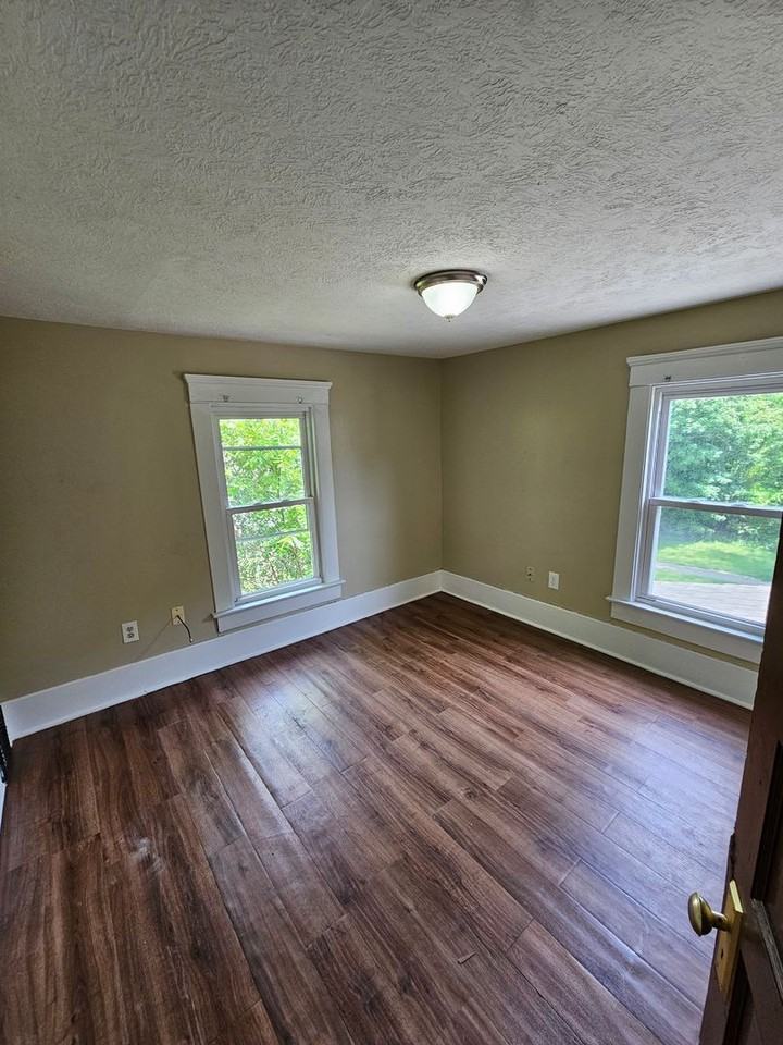 344 Fuller St - Photo 3 of 15