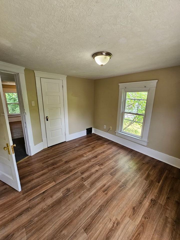 344 Fuller St - Photo 4 of 15