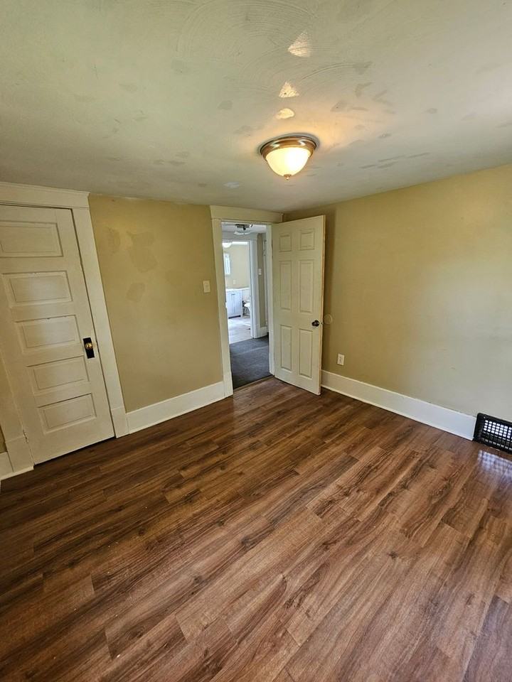 344 Fuller St - Photo 5 of 15