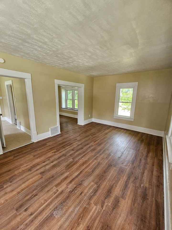 344 Fuller St - Photo 3 of 15