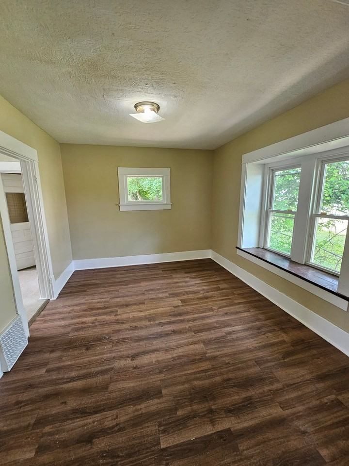 344 Fuller St - Photo 5 of 15