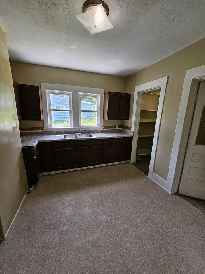 344 Fuller St - Photo 6 of 15
