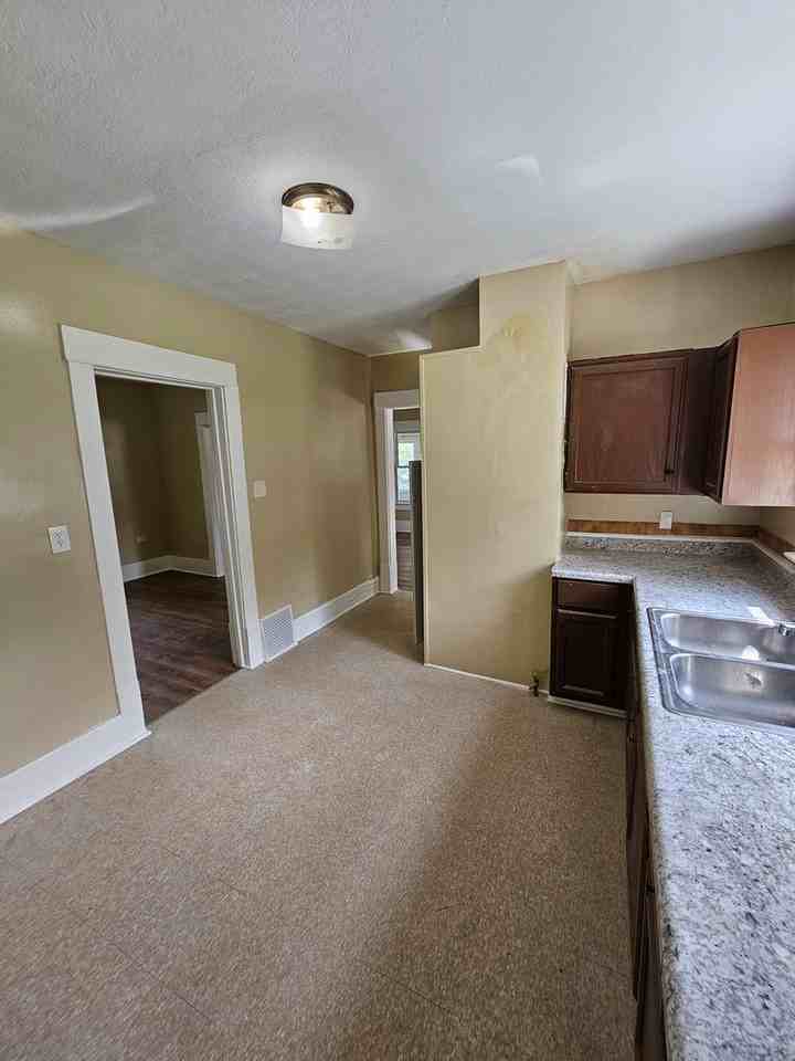 344 Fuller St - Photo 7 of 15