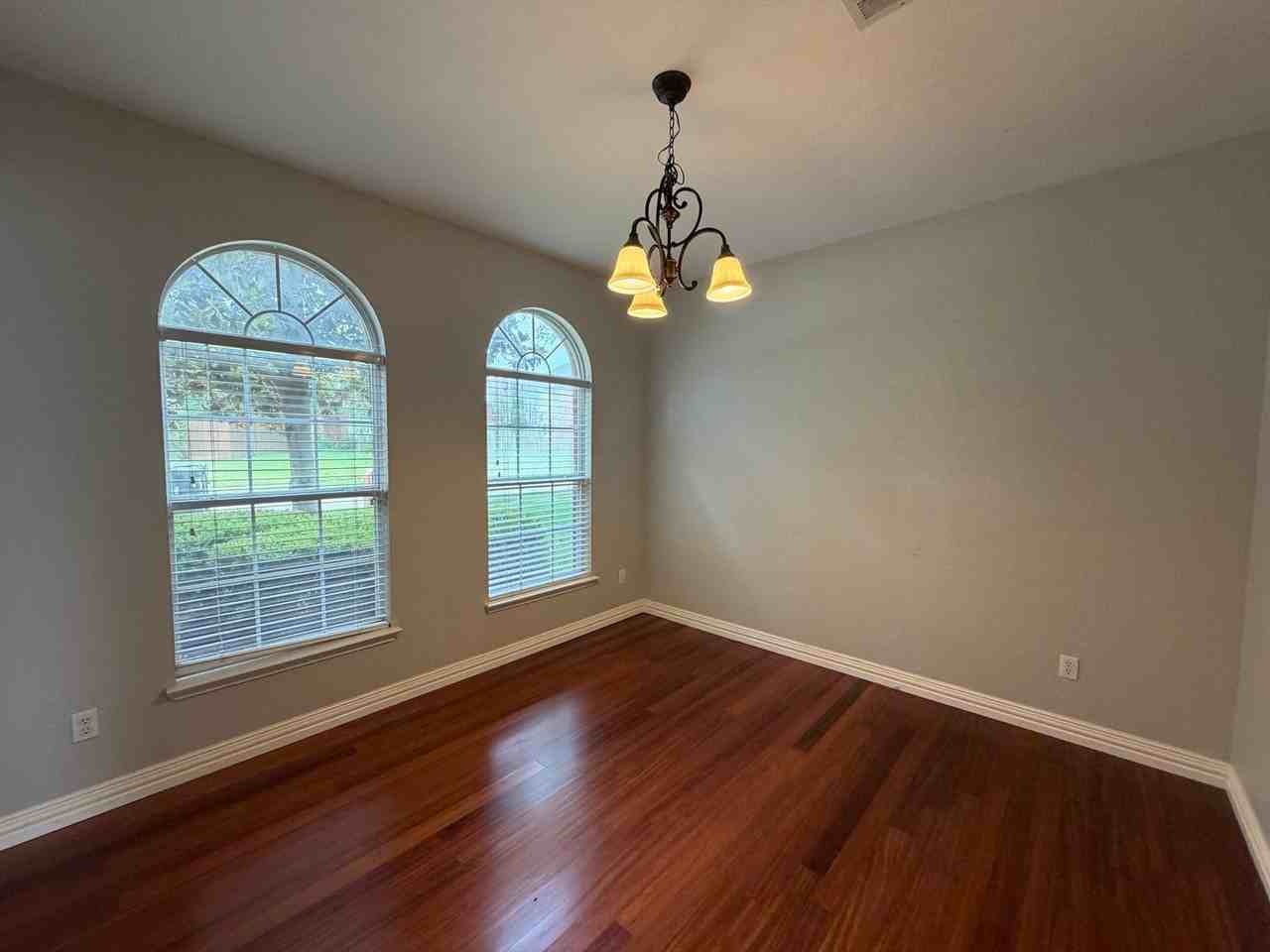 1609 Simsbury Dr - Photo 3 of 34