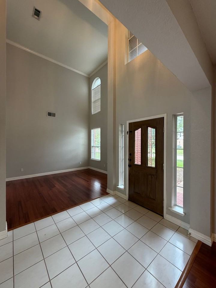 1609 Simsbury Dr - Photo 4 of 34