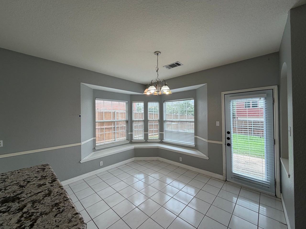 1609 Simsbury Dr - Photo 6 of 34