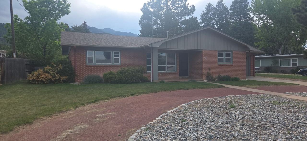 822 Orion Dr - Photo 2 of 18