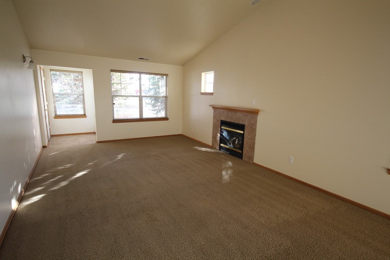 3243 Sw Juniper Ave - Photo 2 of 11