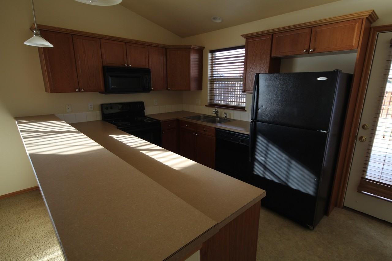 3243 Sw Juniper Ave - Photo 3 of 11