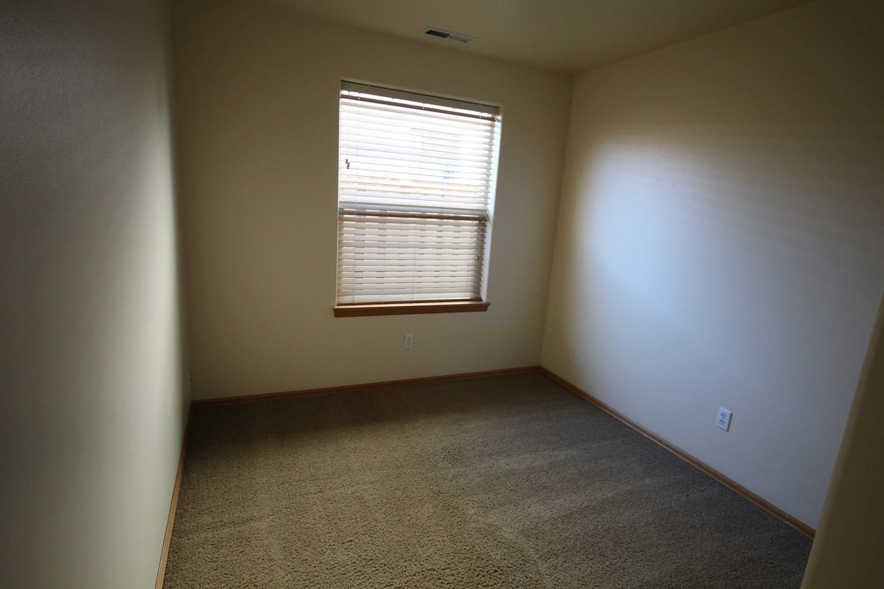 3243 Sw Juniper Ave - Photo 5 of 11