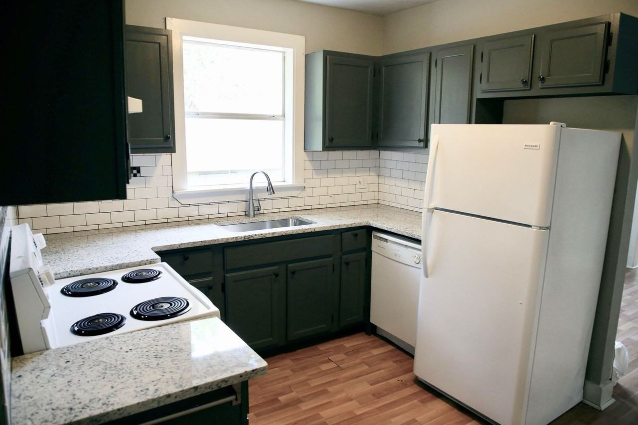 714 S Valentine St - Photo 2 of 16