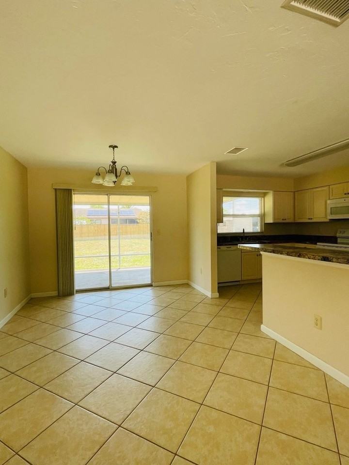 1506 Dewitt St - Photo 4 of 13