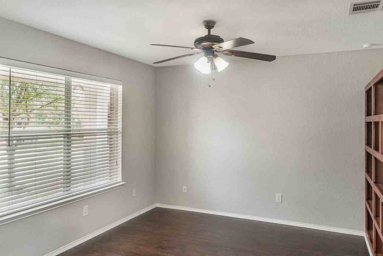4956 Thorn Hollow Dr - Photo 5 of 25