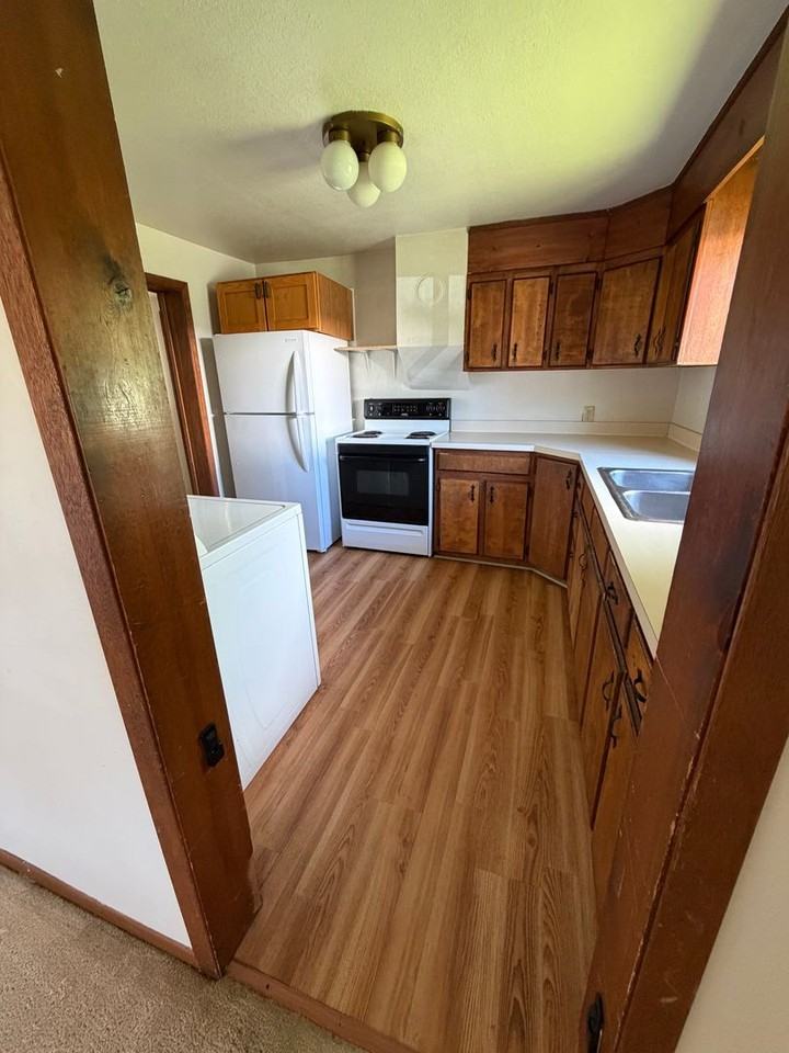 112 E 1st St - Photo 2 of 9