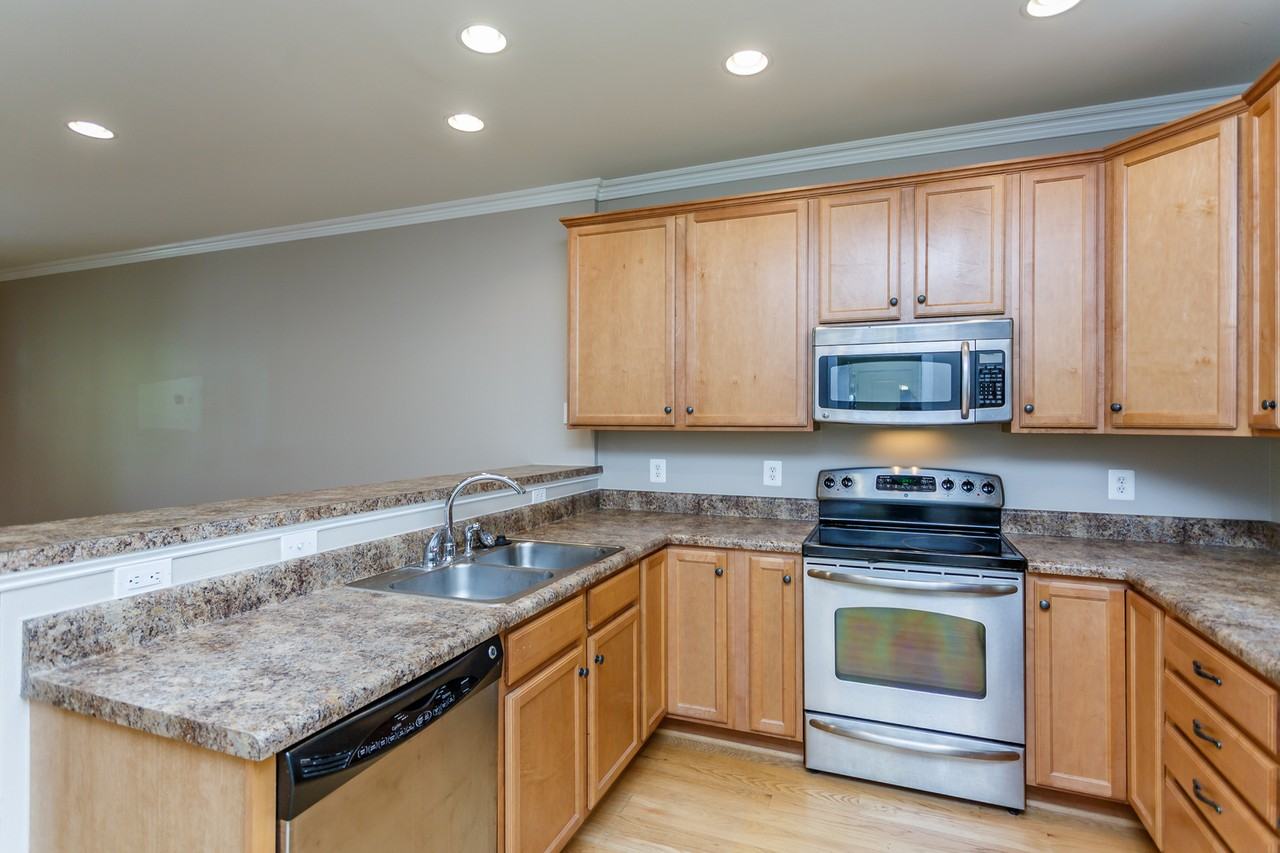 154 Brookwood Dr - Photo 4 of 33