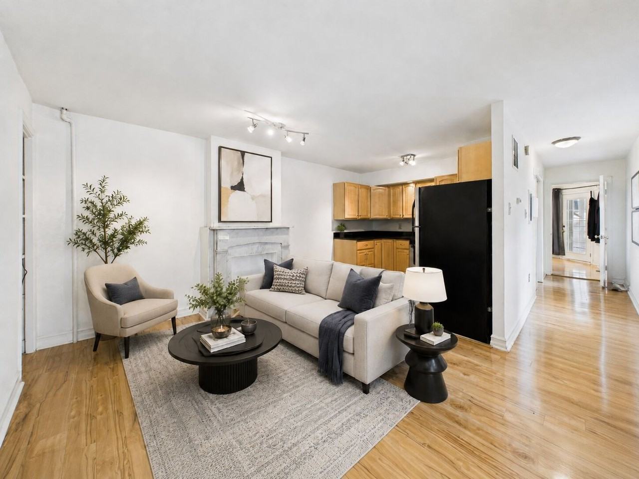 558 N 17th St #1R - Photo 3 of 14