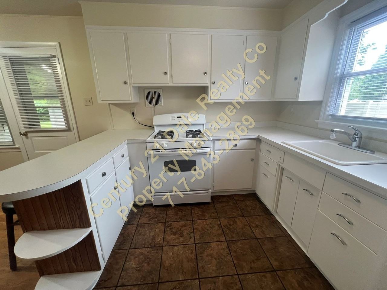 303 Maywood Rd - Photo 2 of 22