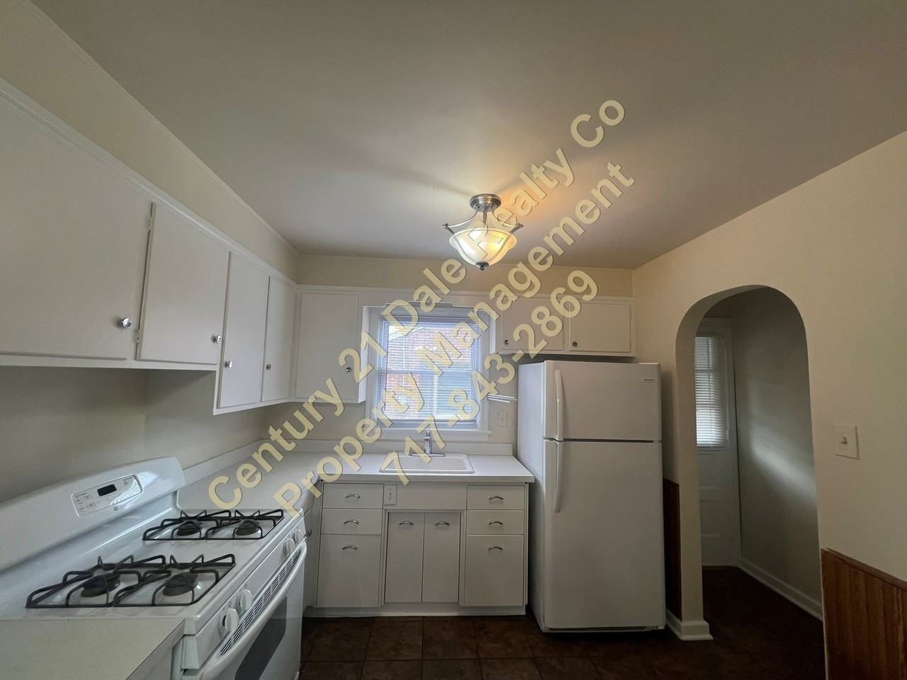 303 Maywood Rd - Photo 3 of 22