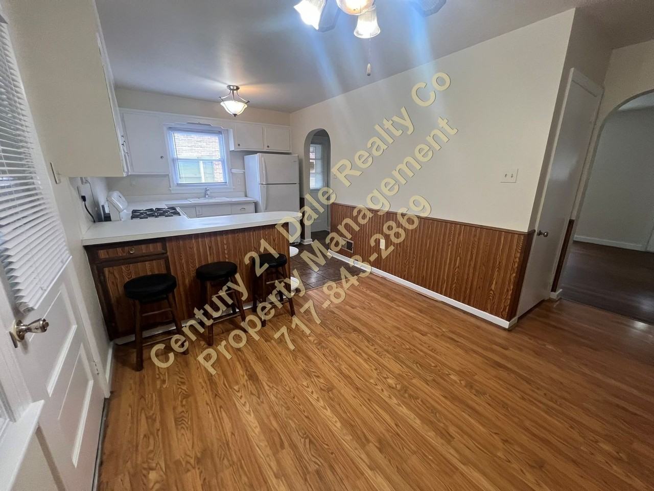 303 Maywood Rd - Photo 4 of 22