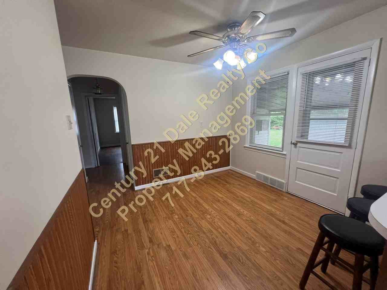 303 Maywood Rd - Photo 5 of 22
