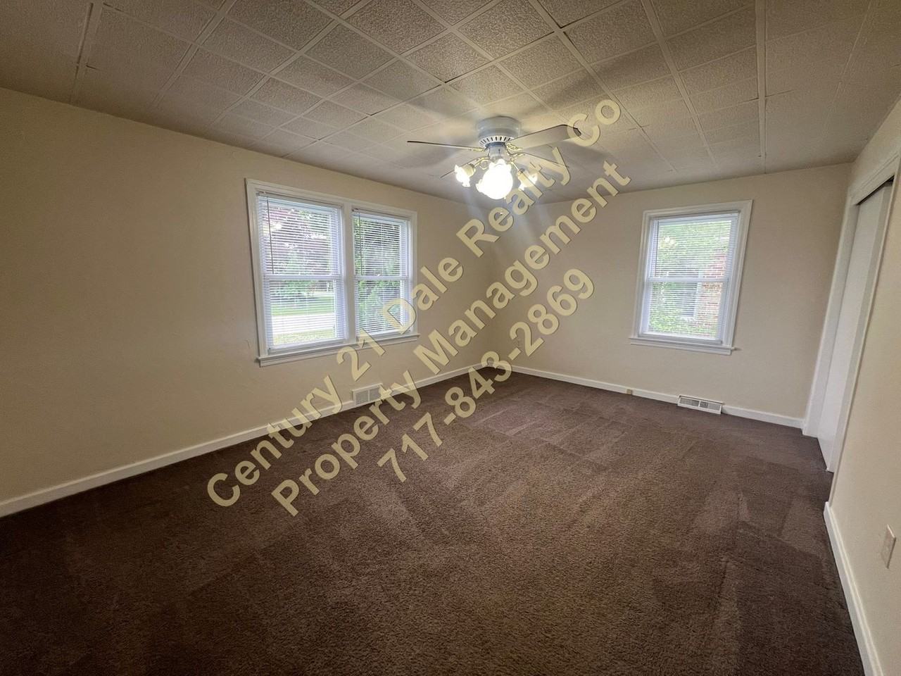 303 Maywood Rd - Photo 7 of 22