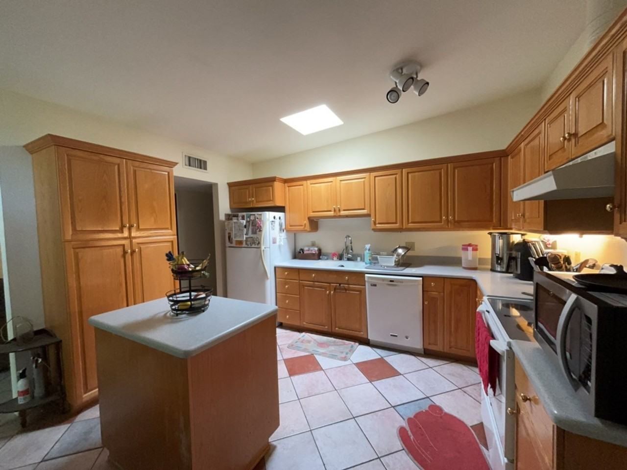 606 Isla Pl - Photo 2 of 10