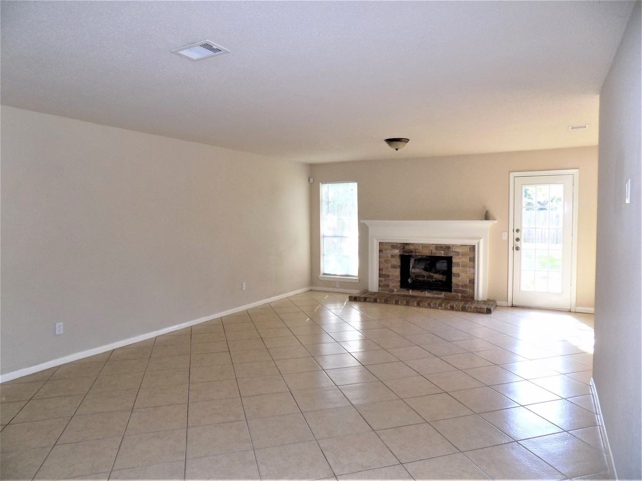 12315 Mill Ridge Dr - Photo 2 of 15