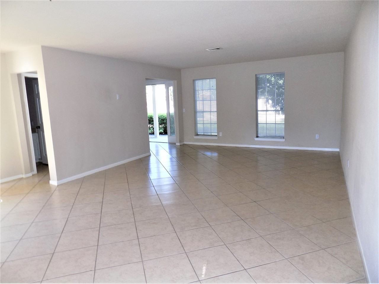 12315 Mill Ridge Dr - Photo 3 of 15